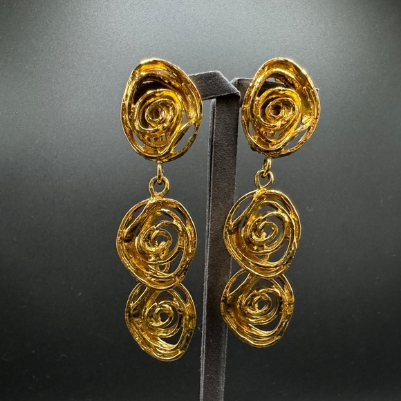 ❗️FINAL PRICE❗️LOT 913 18K gold plated Yves Saint Laurent vintage clip on - Picture 4 of 10